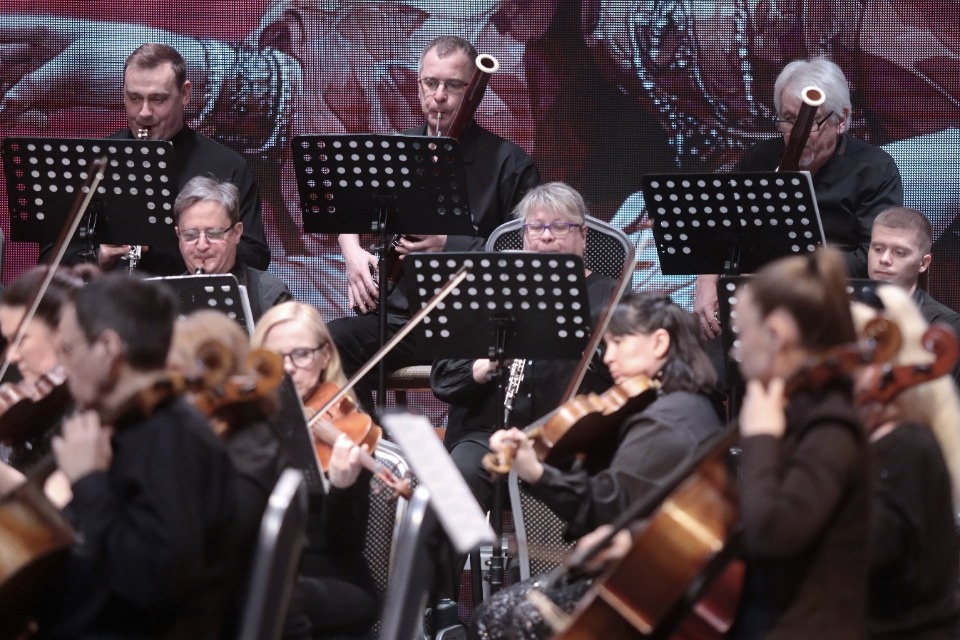 Льётся музыка Льётся музыка