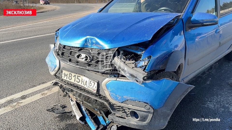 Три человека пострадали в результате ДТП в Псковском районе Три человека пострадали в результате ДТП в Псковском районе