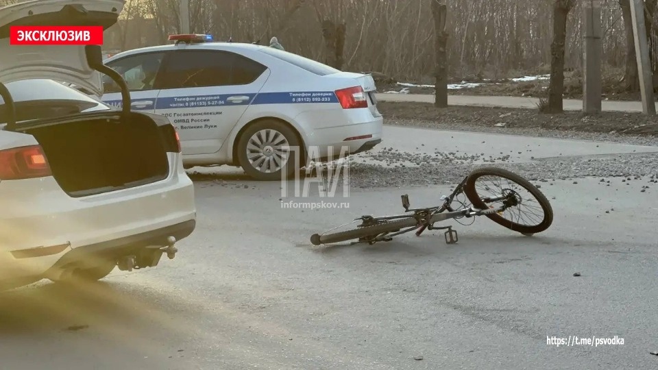 Велосипедистку сбили в Великих Луках 