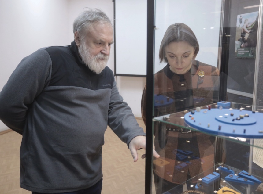 Под храмом — история