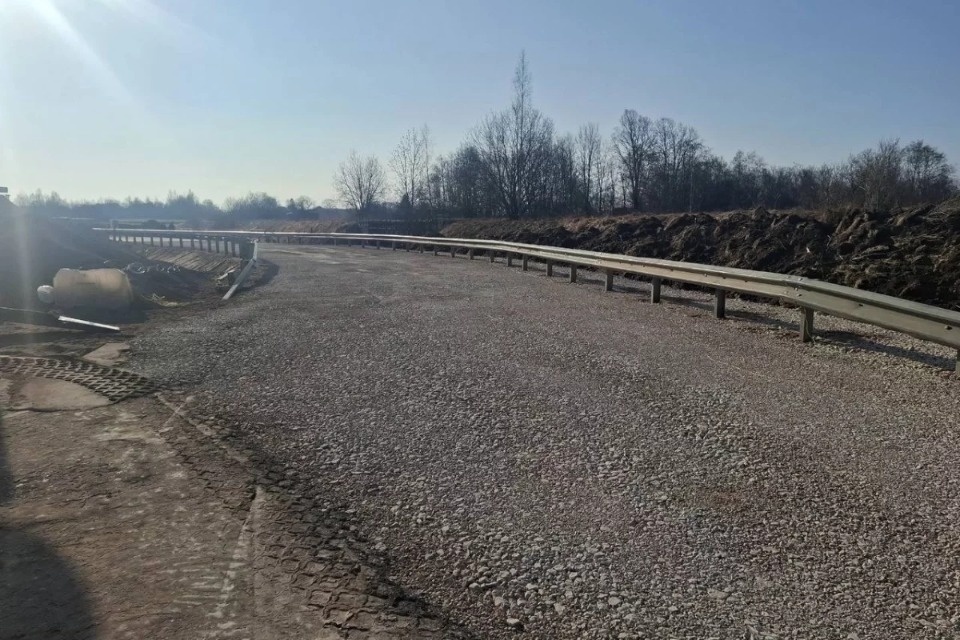 Движение по временному объезду на мосту через Кухву запустили в Пыталовском районе