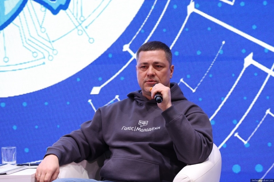 Михаил Ведерников встретился с участниками III Форума старшеклассников «Голос молодёжи»