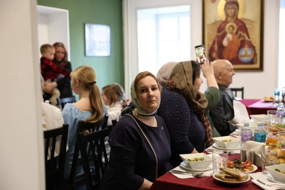 «Россия стала для многих ковчегом спасения»: митрополит Матфей встретился с переселенцами в Пскове