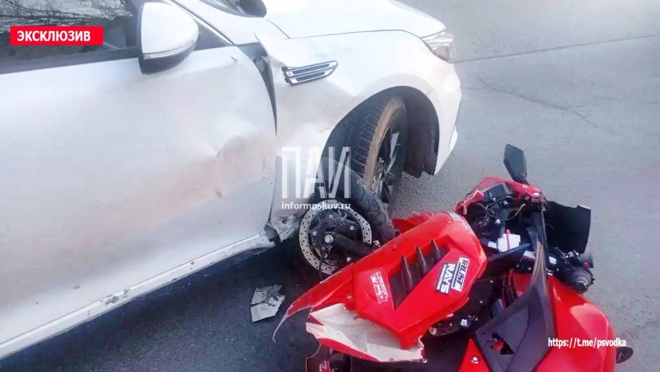 Мотоциклиста госпитализировали с различными травмами после ДТП в Пскове Мотоциклиста госпитализировали с различными травмами после ДТП в Пскове