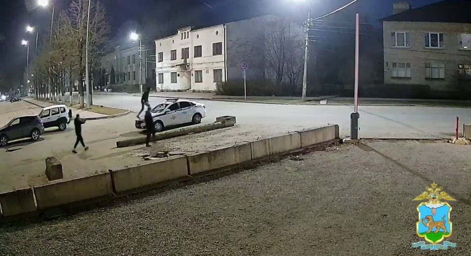 Семь суток ареста получил запрыгнувший на машину ДПС печерянин