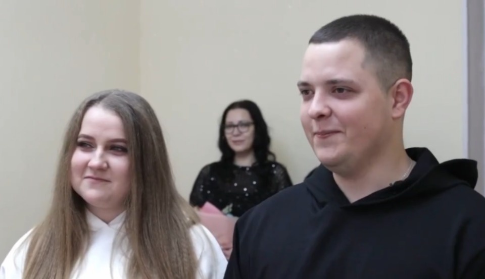 Уроженцы Пскова сыграли свадьбу на строительстве ВСМ Москва – Санкт-Петербург