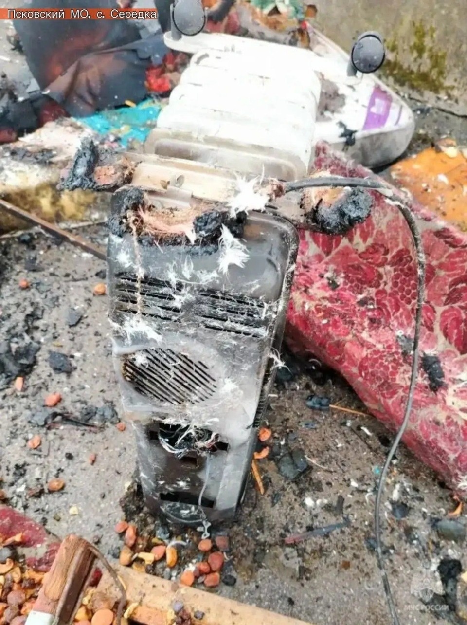 77-летняя женщина погибла на пожаре в квартире в Псковском районе