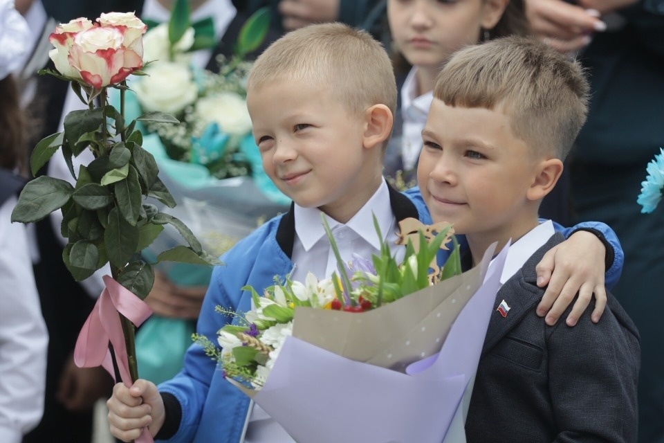 Около шести тысяч первоклассников впервые сядут за парты в школах Псковской области в 2026 году Около шести тысяч первоклассников впервые сядут за парты в школах Псковской области в 2026 году
