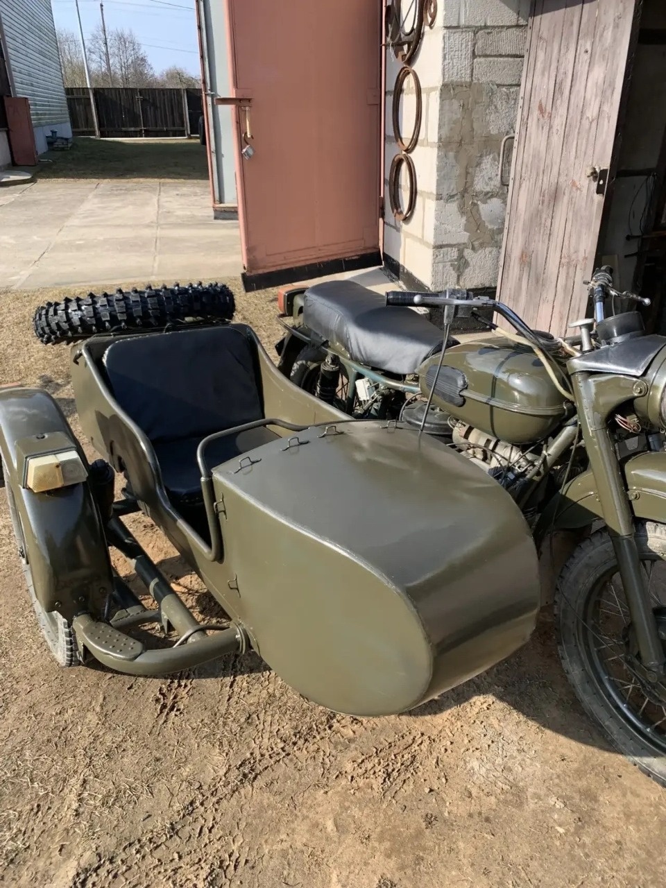 Житель себежской деревни восстанавливает советские мотоциклы для отправки в зону СВО Житель себежской деревни восстанавливает советские мотоциклы для отправки в зону СВО