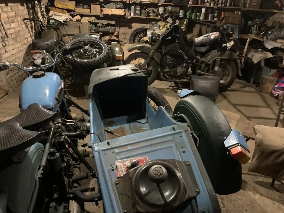 Житель себежской деревни восстанавливает советские мотоциклы для отправки в зону СВО Житель себежской деревни восстанавливает советские мотоциклы для отправки в зону СВО