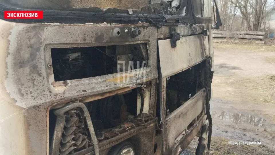 Автобус горел в Дно Автобус горел в Дно