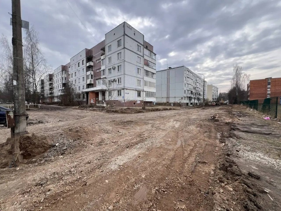 В Пскове стартовал ремонт проезда у домов №15 и №17 на улице Западной В Пскове стартовал ремонт проезда у домов №15 и №17 на улице Западной