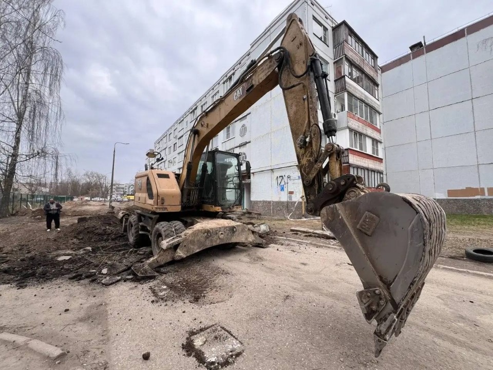 В Пскове стартовал ремонт проезда у домов №15 и №17 на улице Западной В Пскове стартовал ремонт проезда у домов №15 и №17 на улице Западной