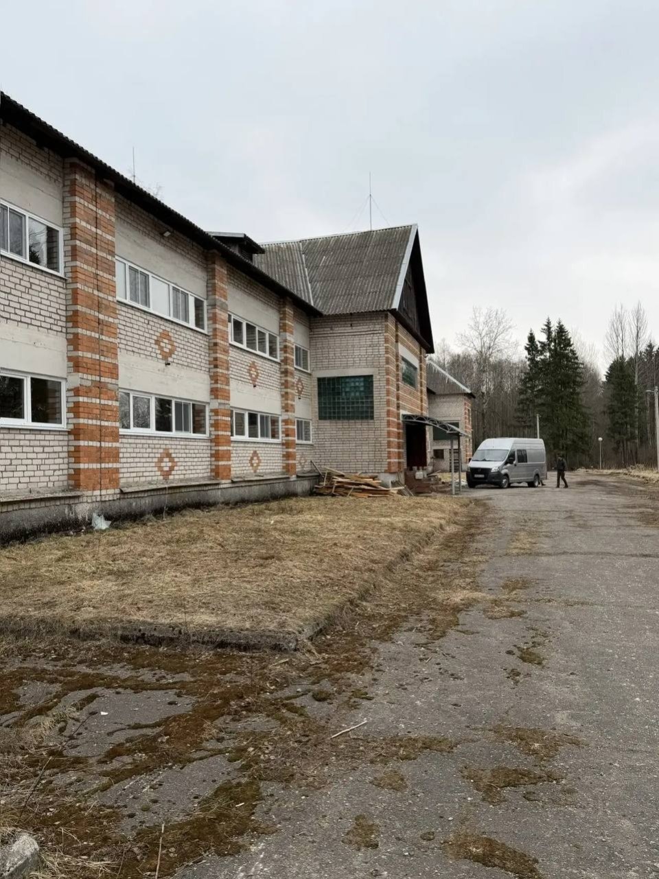 В Псковском районе продолжается ремонт детского лагеря «Нептун»