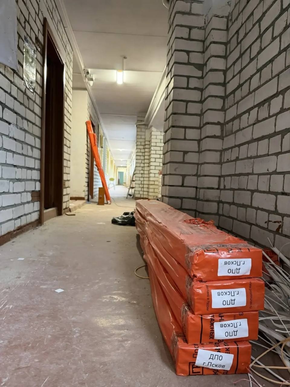 В Псковском районе продолжается ремонт детского лагеря «Нептун»