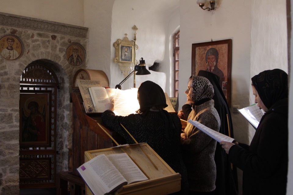 Начало пути на Голгофу: Что происходит в храме и дома в Великий понедельник