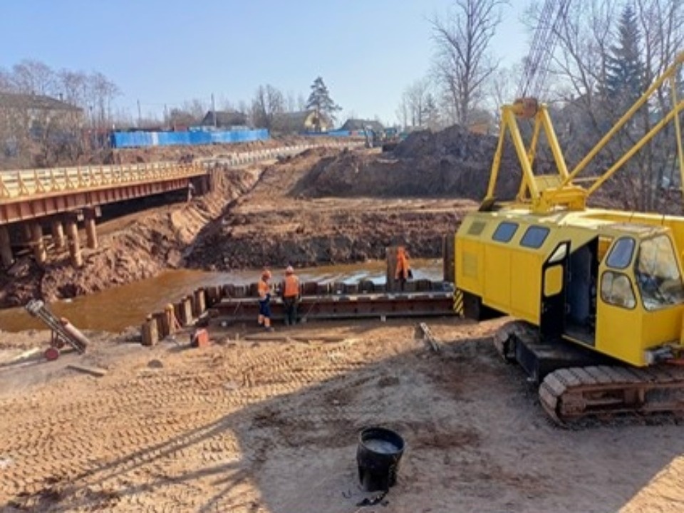 В Псковской области капитально ремонтируют мост через реку Вскувицу