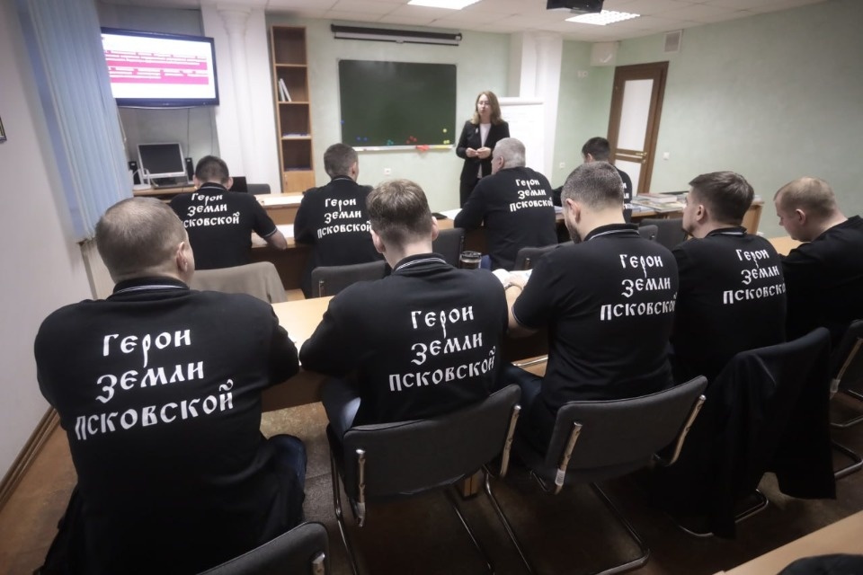 Слушатели программы «Герои земли Псковской» завершают аттестационные работы