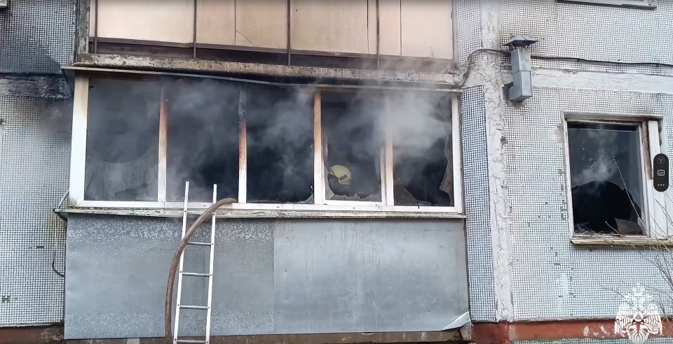 Двух человек эвакуировали при пожаре в квартире дома в Псковском районе Двух человек эвакуировали при пожаре в квартире дома в Псковском районе