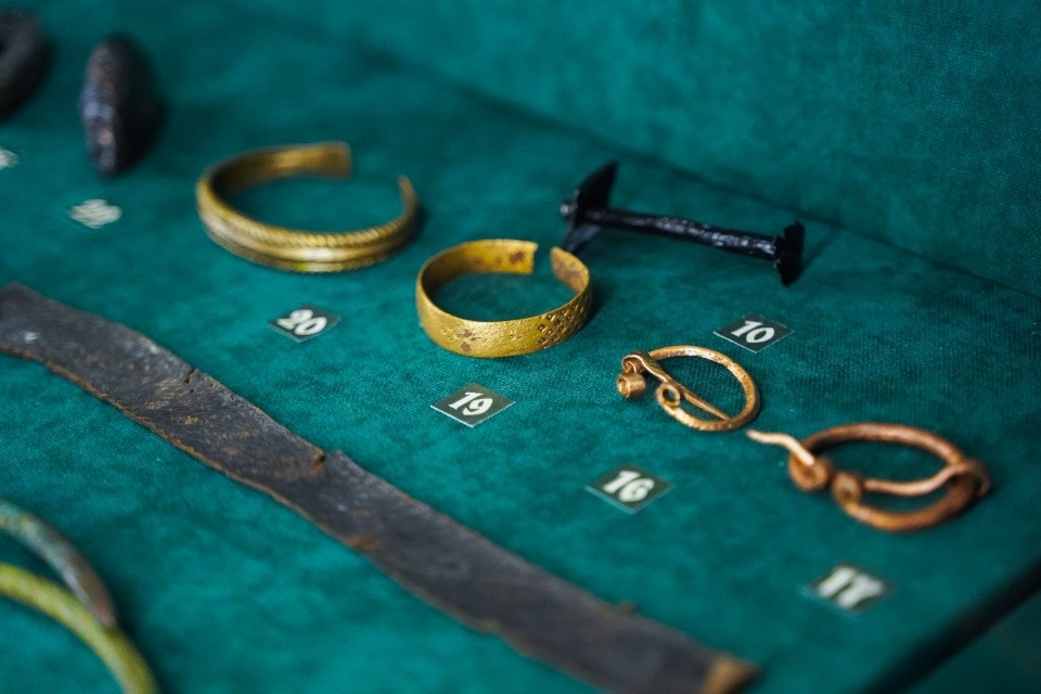 На выставке в Пскове представили артефакты из кремлевских раскопов