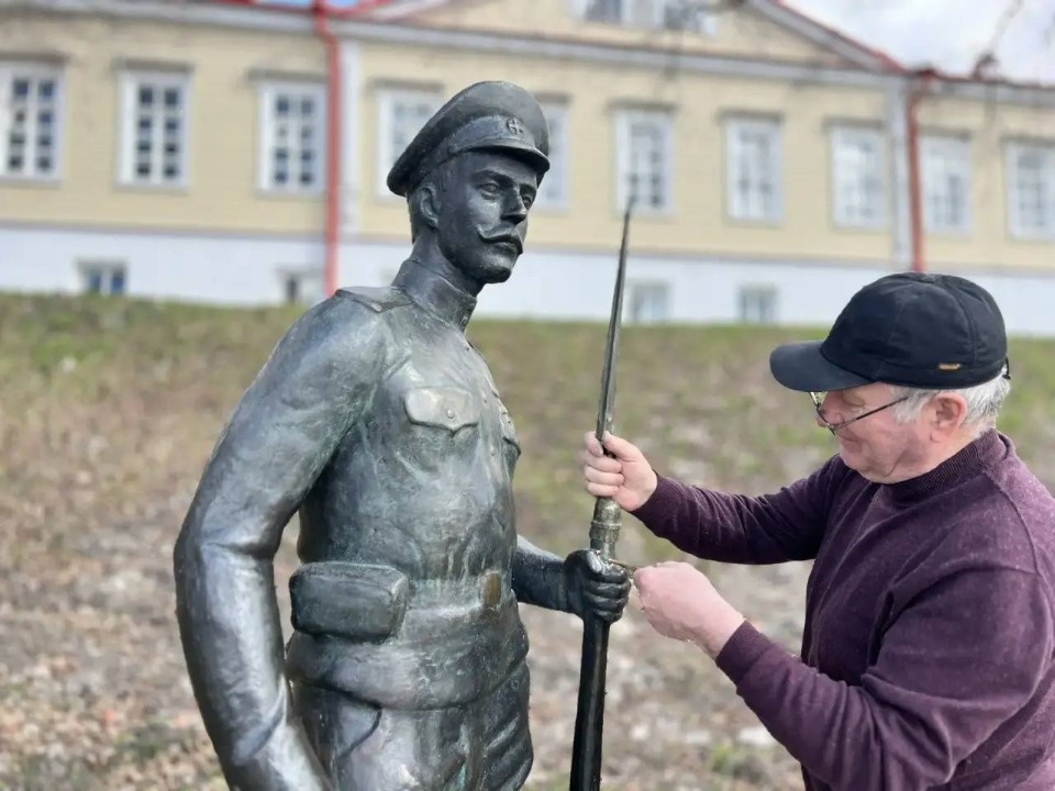 Уголовное дело могут возбудить в Пскове из-за оторванного от памятника солдату Первой мировой войны штыка Уголовное дело могут возбудить в Пскове из-за оторванного от памятника солдату Первой мировой войны штыка