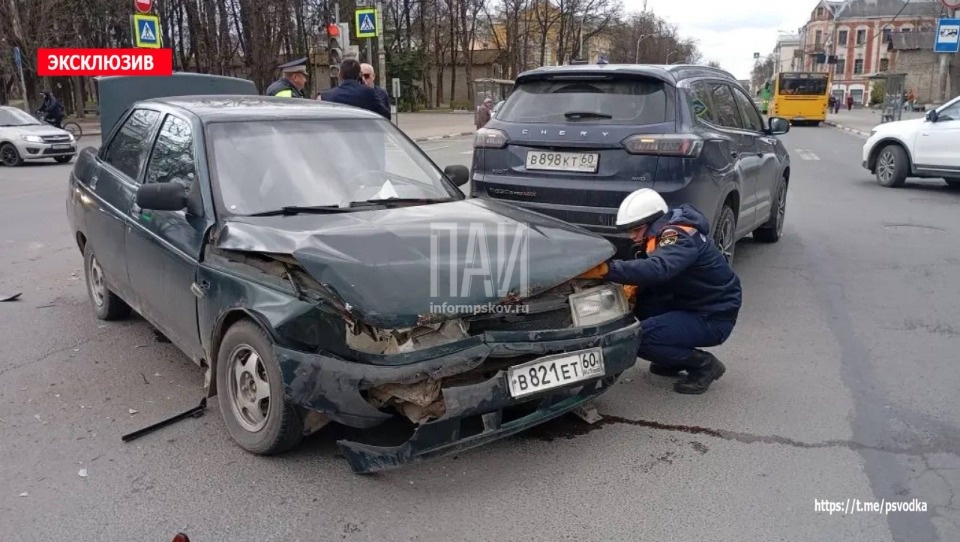 Годовалого ребенка доставили в больницу после ДТП в Пскове