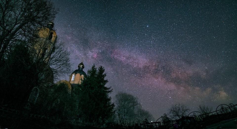 Млечный Путь над храмом в Пыталовском районе запечатлел астрофотограф