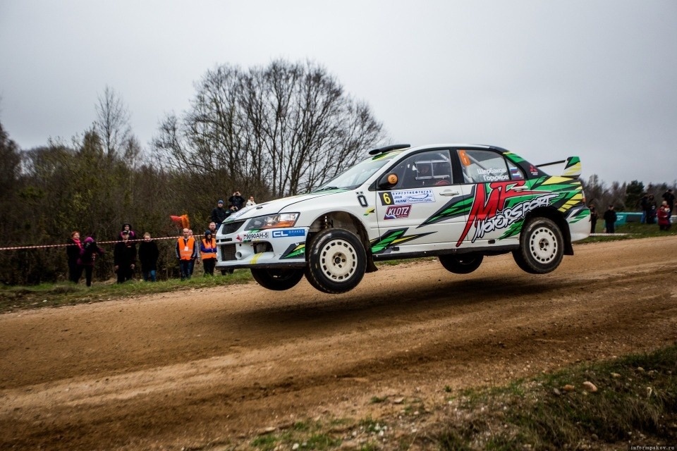 75 экипажей поучаствуют в ралли «Голубые озера» в Пустошкинском районе