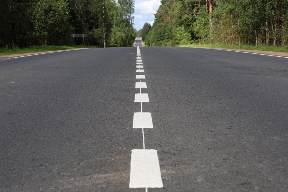 В Псковской области продолжат ремонт дороги на Самолву