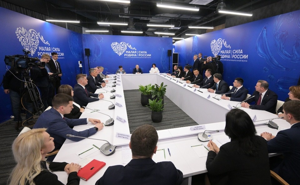 Президент России обсудил с главами муниципалитетов развитие территорий