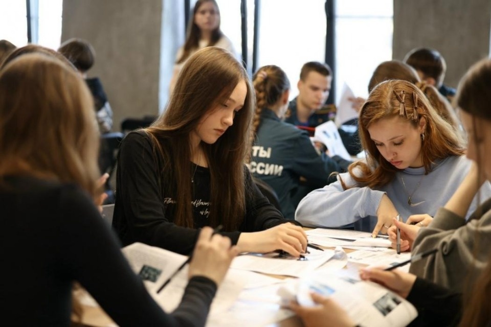 Тысячи жителей Псковской области объединила акция ЕР «Диктант Победы»