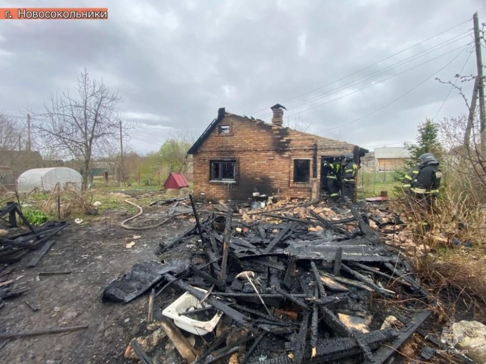 Женщина пострадала на пожаре в Великих Луках