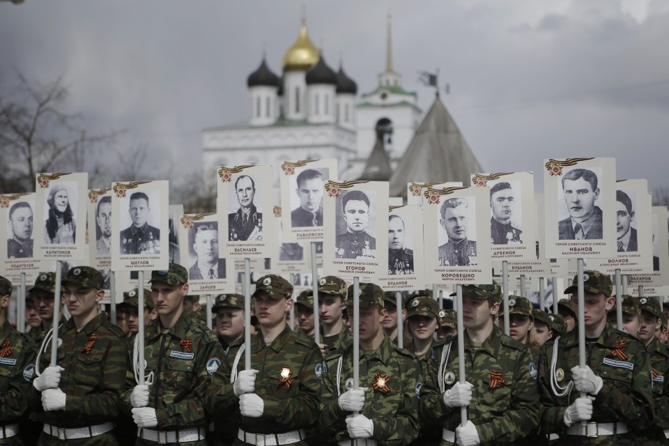 В Псковской области в этом году «Бессмертный полк» предусмотрен только в онлайн-формате В Псковской области в этом году «Бессмертный полк» предусмотрен только в онлайн-формате