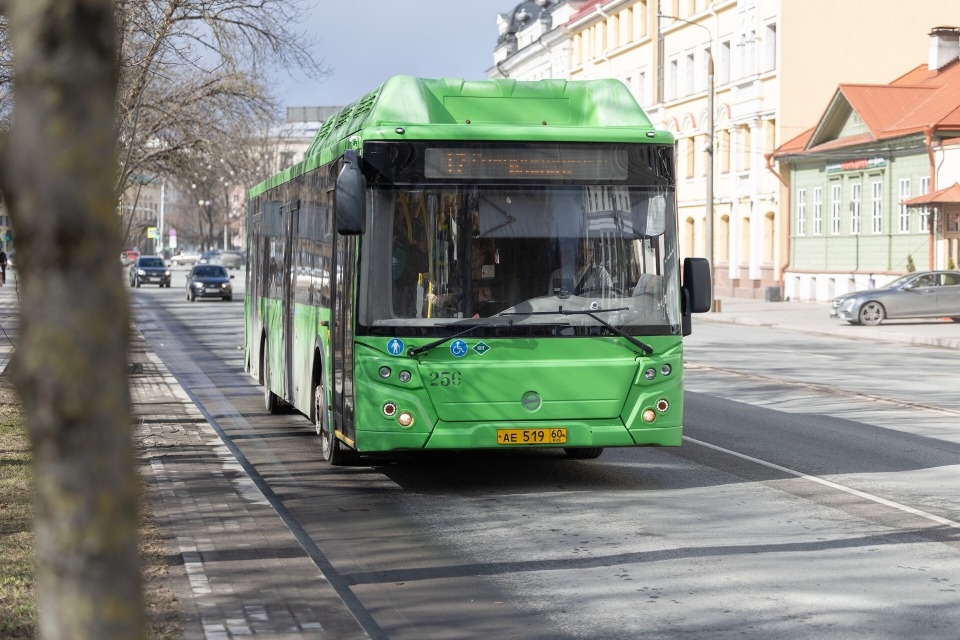 Маршрут движения ряда автобусов изменится в Пскове в связи с проведением эстафеты «Псковской правды» Маршрут движения ряда автобусов изменится в Пскове в связи с проведением эстафеты «Псковской правды»