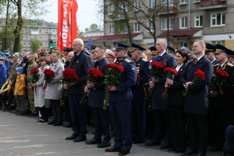 К Могиле Неизвестного Солдата в Пскове возложили цветы