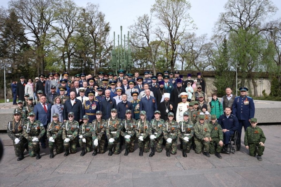 К Могиле Неизвестного Солдата в Пскове возложили цветы