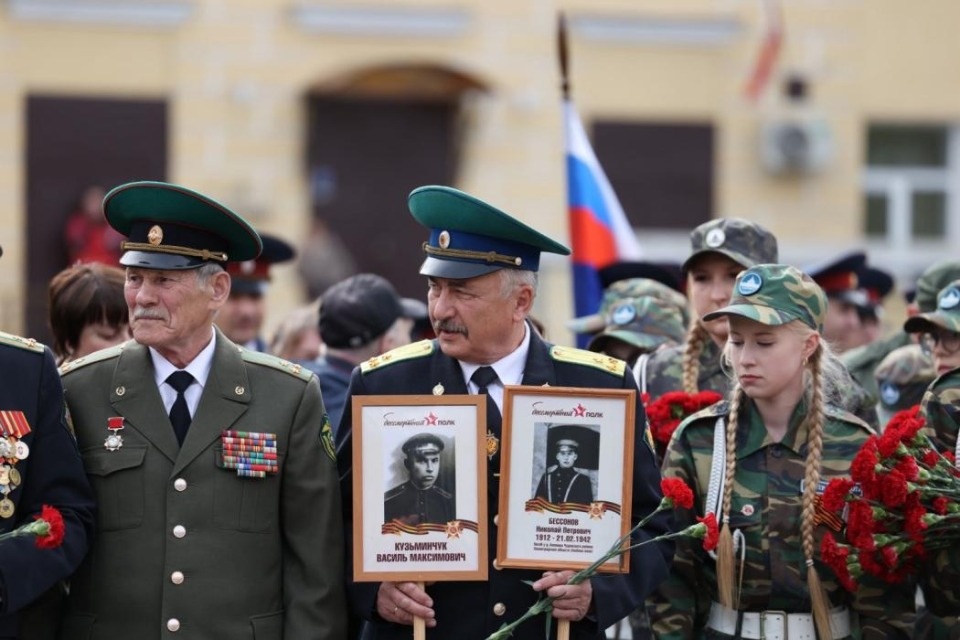 К Могиле Неизвестного Солдата в Пскове возложили цветы