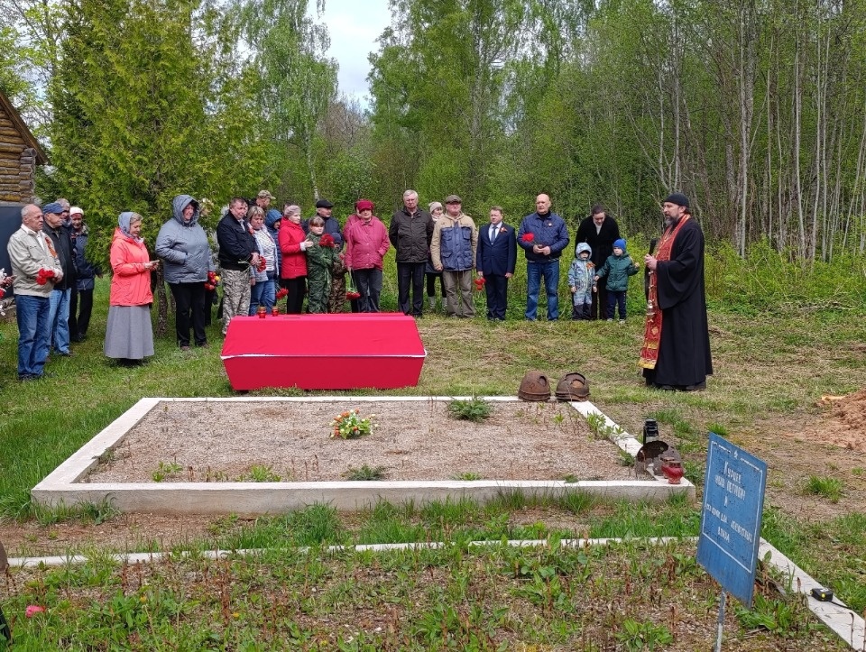 Останки 20 погибших в годы Великой Отечественной войны красноармейцев перезахоронили в Себежском районе Останки 20 погибших в годы Великой Отечественной войны красноармейцев перезахоронили в Себежском районе