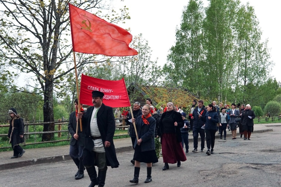 В Музейном комплексе в Бугрово реконструировали «Май 1945 года в Пушкиногорье» В Музейном комплексе в Бугрово реконструировали «Май 1945 года в Пушкиногорье»