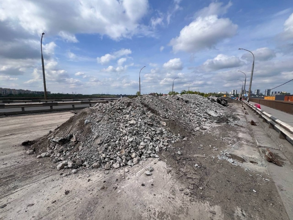 До 20 июля будет перекрыта правая сторона моста Александра Невского в Пскове До 20 июля будет перекрыта правая сторона моста Александра Невского в Пскове