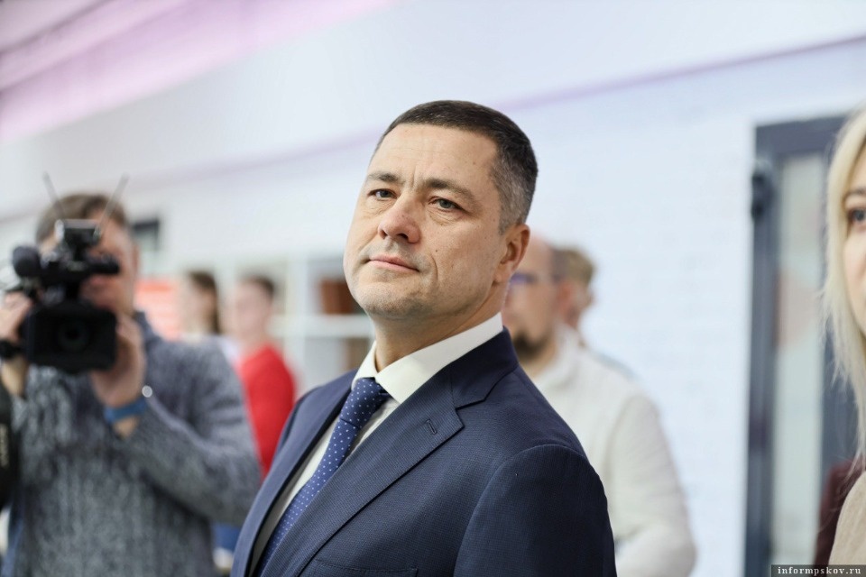 Псковский губернатор поздравил работников музеев с праздником Псковский губернатор поздравил работников музеев с праздником