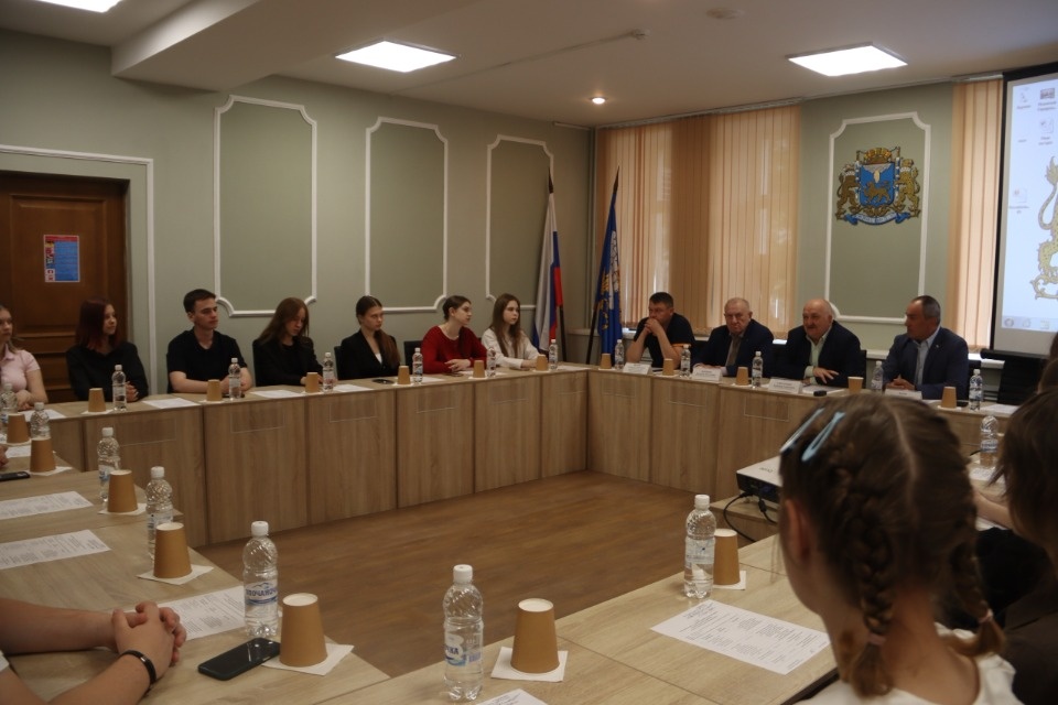 Псковских школьников познакомили с работой городской Думы Псковских школьников познакомили с работой городской Думы