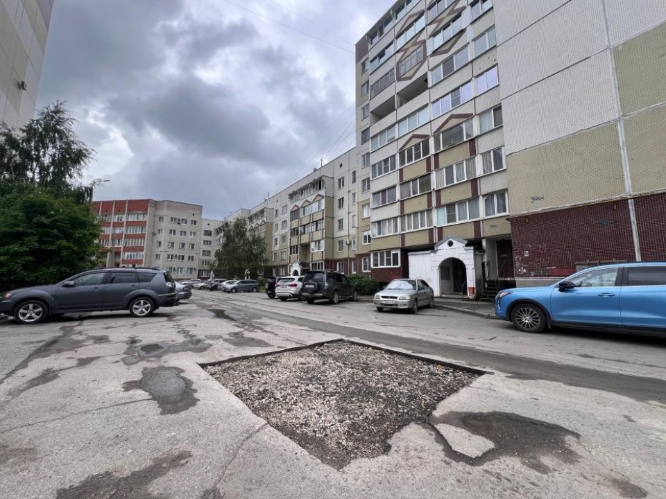 Работы по устранению аварийных ям начались в Пскове Работы по устранению аварийных ям начались в Пскове