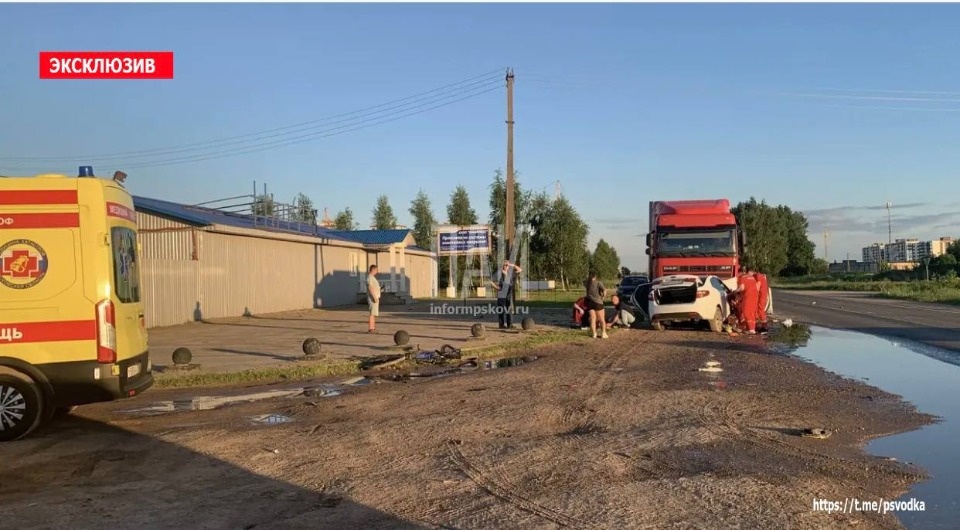 Три взрослых и ребенок пострадали в результате ДТП в Псковском районе