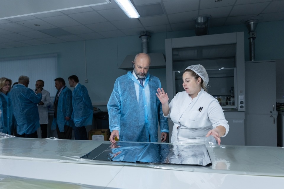 Сенаторы посетили завод «Титан-Полимер» в рамках мониторинга реализации федерального законодательства