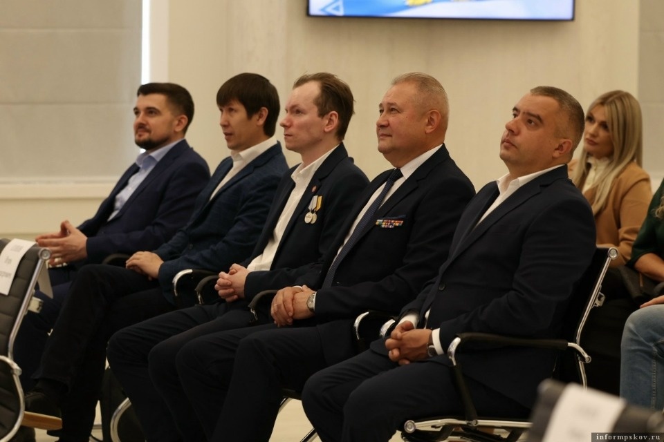 Участники программы «Герои земли Псковской» получили дипломы о профпереподготовке Участники программы «Герои земли Псковской» получили дипломы о профпереподготовке