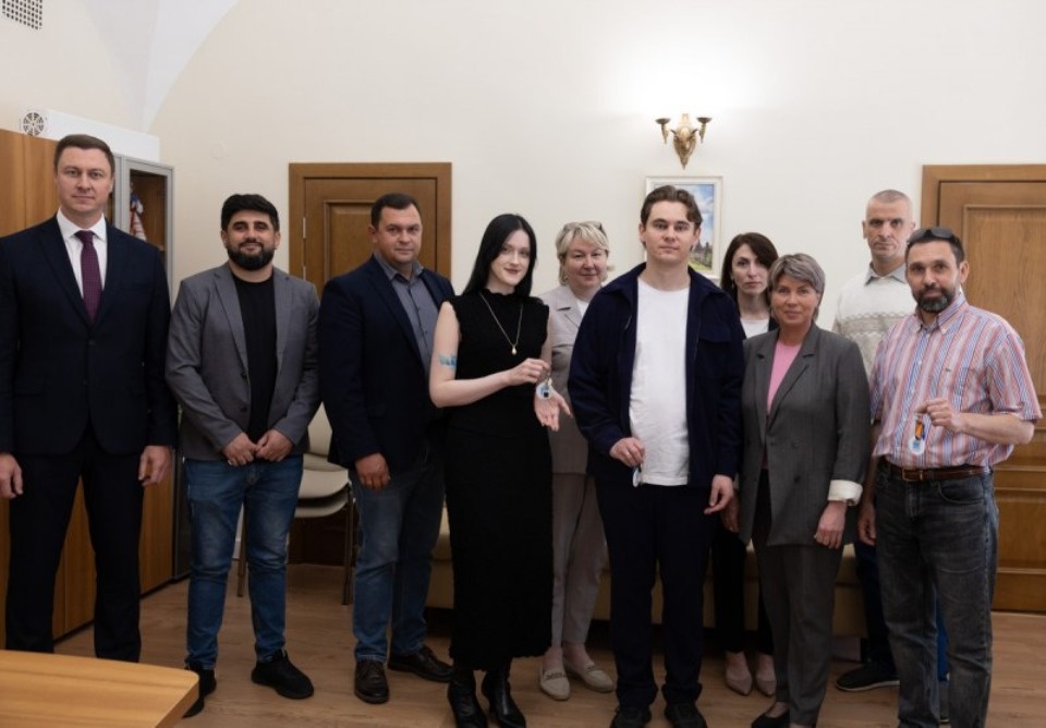 Пять псковских медицинских работников получили ключи от служебных квартир Пять псковских медицинских работников получили ключи от служебных квартир