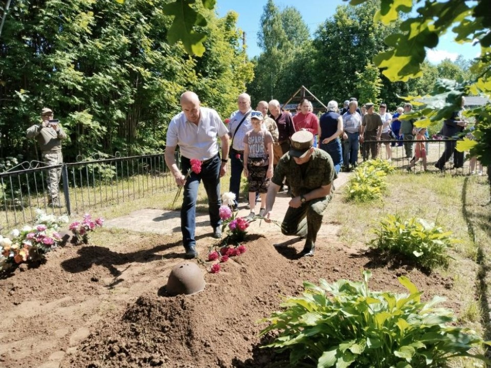 В Псковской области перезахоронили останки 30 советских солдат В Псковской области перезахоронили останки 30 советских солдат