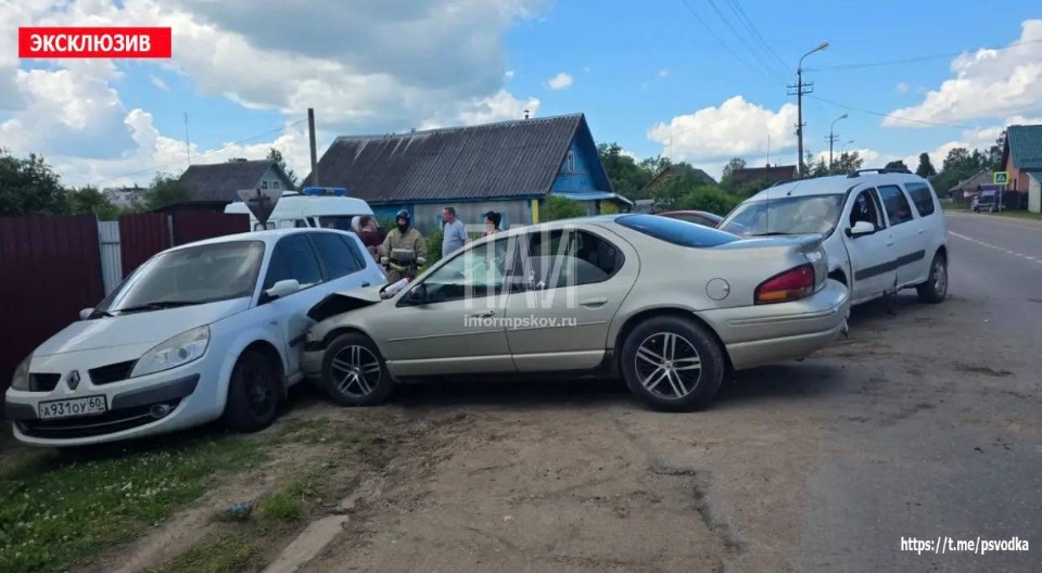 Водителя Lada госпитализировали в результате ДТП в Невеле Водителя Lada госпитализировали в результате ДТП в Невеле