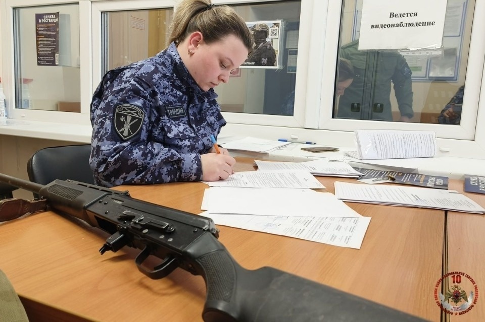 Псковичам рассказали, как передать свое оружие на СВО